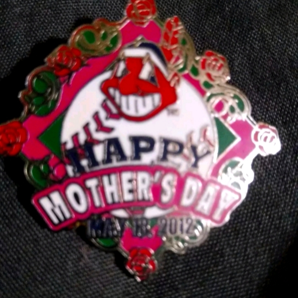 Cleveland indians  collectible mothersday pin. Cheif wahoo